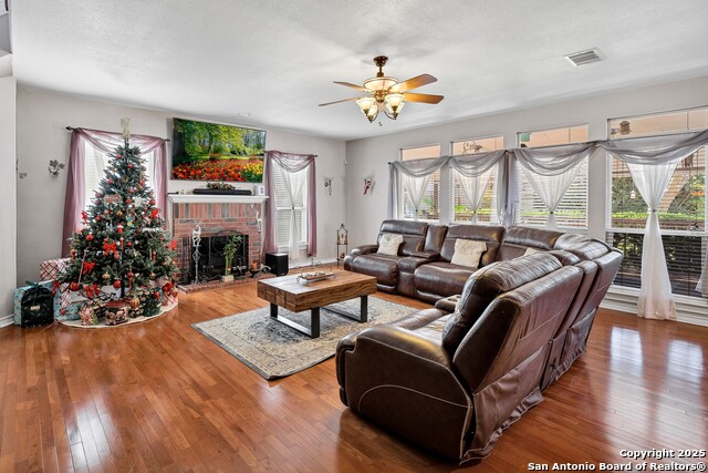 Listing photo id 5 for 1611 Springhouse