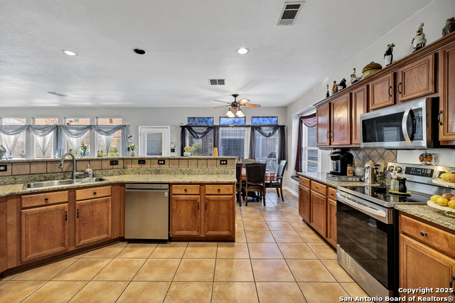 Listing photo id 7 for 1611 Springhouse