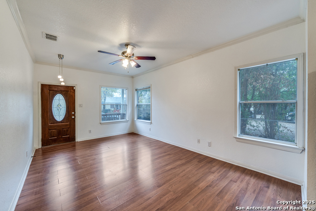 Image 3 of 12 For 610 Viendo  