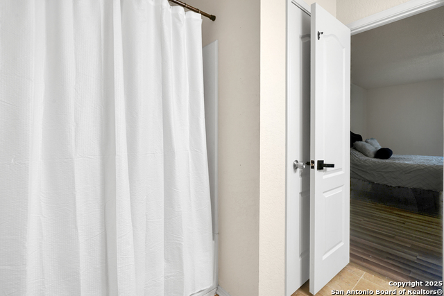 Image 18 of 28 For 10618 Manor Creek