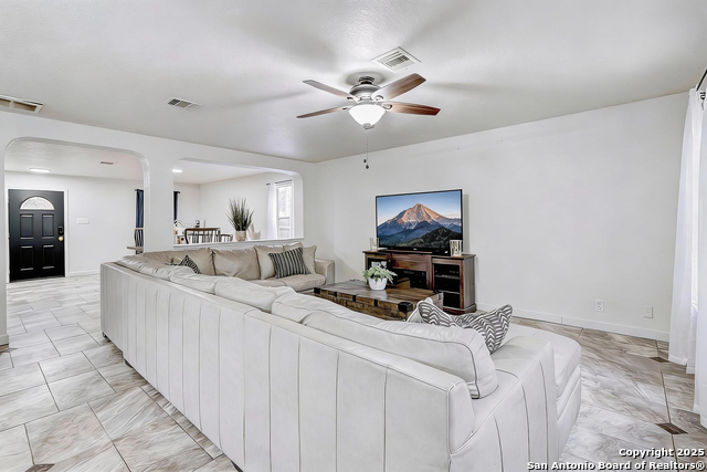 Image 5 of 28 For 10618 Manor Creek