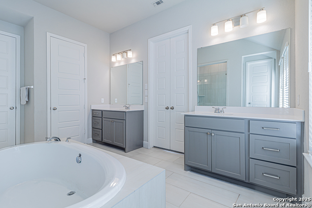 Listing photo id 8 for 9328 Trestle Creek