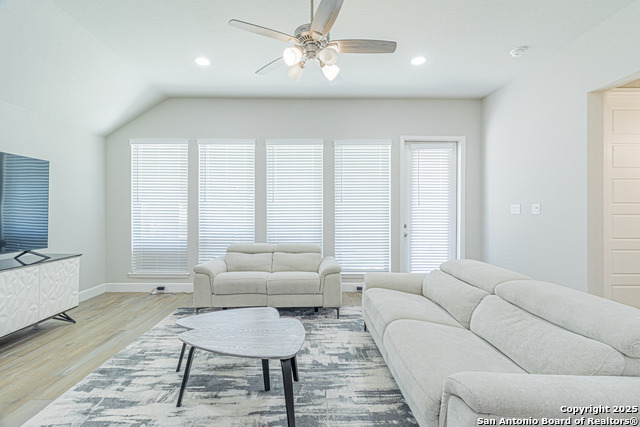 Listing photo id 13 for 9328 Trestle Creek