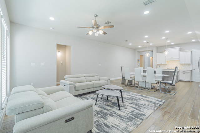 Listing photo id 14 for 9328 Trestle Creek