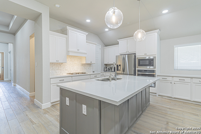 Listing photo id 15 for 9328 Trestle Creek