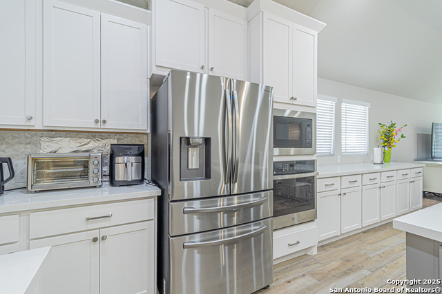 Listing photo id 17 for 9328 Trestle Creek