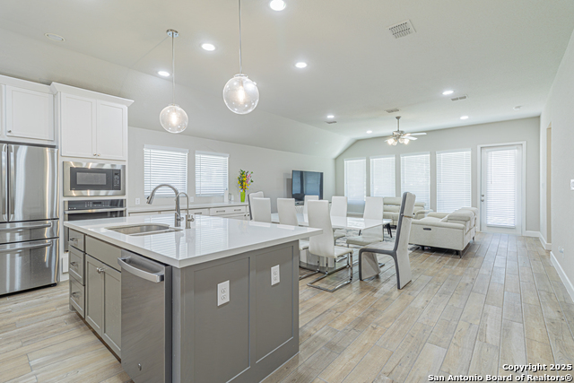 Listing photo id 21 for 9328 Trestle Creek