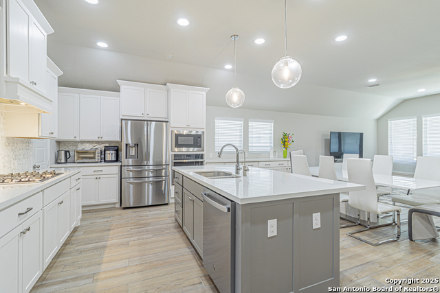 Listing photo id 22 for 9328 Trestle Creek