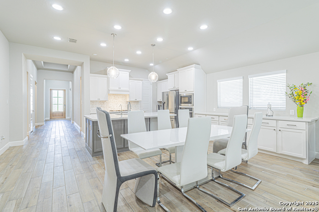 Listing photo id 23 for 9328 Trestle Creek