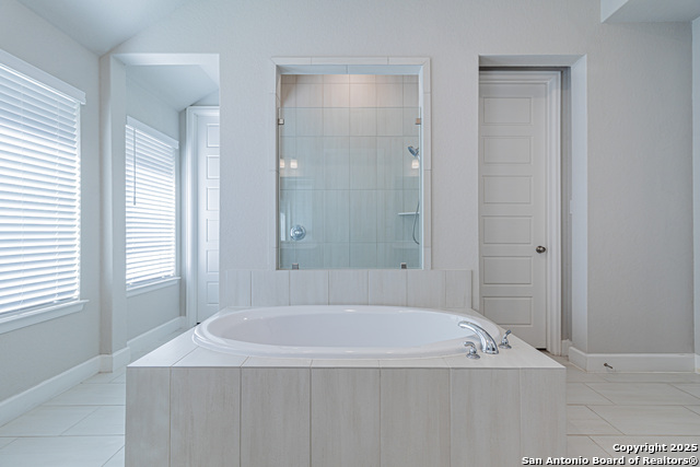 Listing photo id 5 for 9328 Trestle Creek