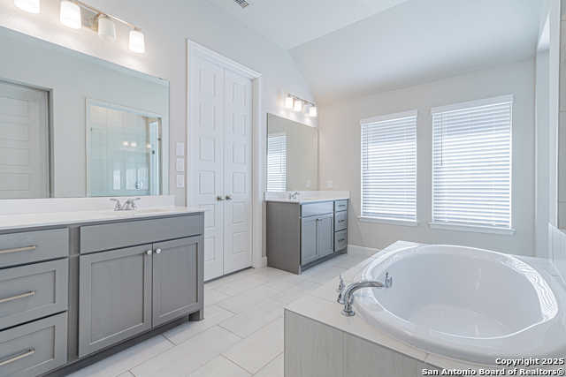 Listing photo id 6 for 9328 Trestle Creek