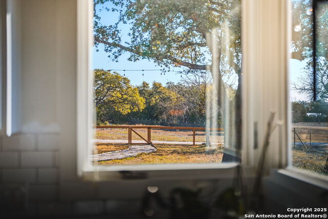 Listing photo id 8 for 10700 Fm 32  