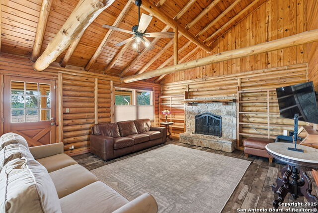 Listing photo id 10 for 10700 Fm 32  