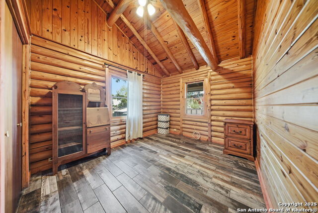 Listing photo id 18 for 10700 Fm 32  