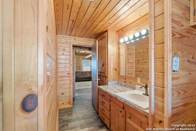 Listing photo id 20 for 10700 Fm 32  