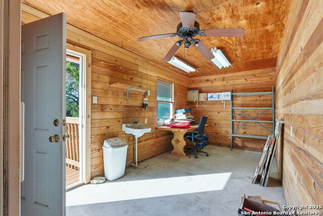 Listing photo id 28 for 10700 Fm 32  