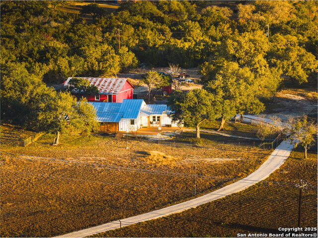 Listing photo id 31 for 10700 Fm 32  