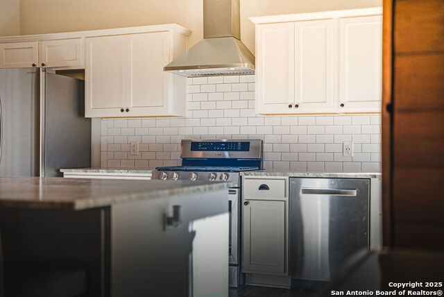 Listing photo id 3 for 10700 Fm 32  