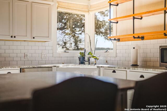 Listing photo id 4 for 10700 Fm 32  