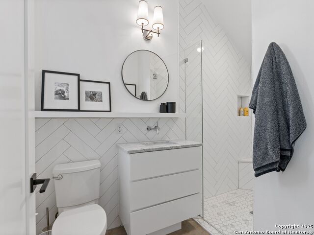 Listing photo id 12 for 512 Sacramento Dr, Unit A  A