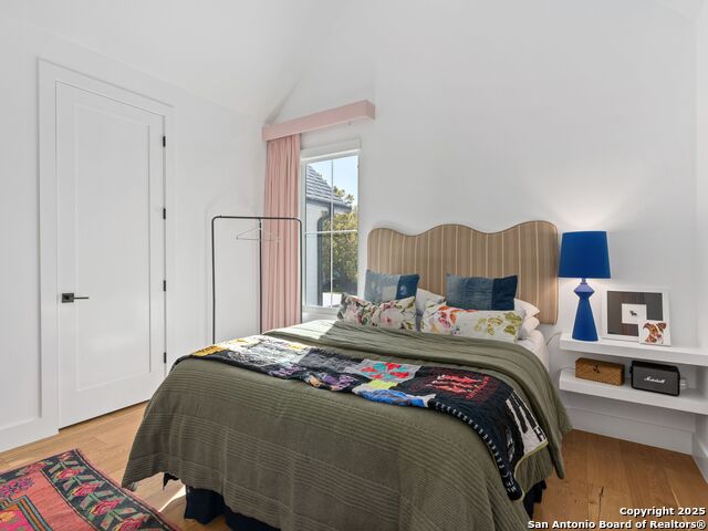 Listing photo id 14 for 512 Sacramento Dr, Unit A  A