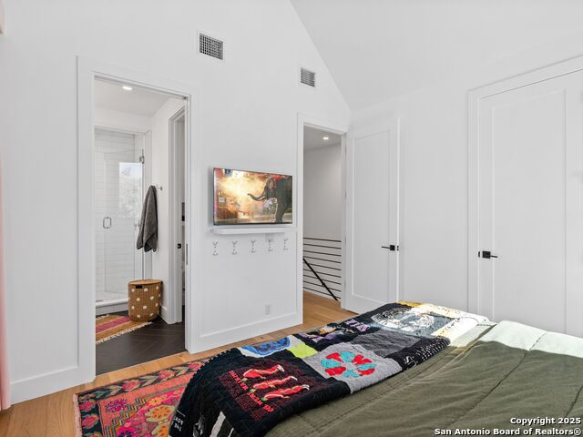 Listing photo id 15 for 512 Sacramento Dr, Unit A  A