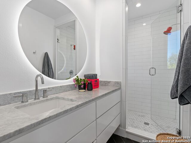 Listing photo id 16 for 512 Sacramento Dr, Unit A  A