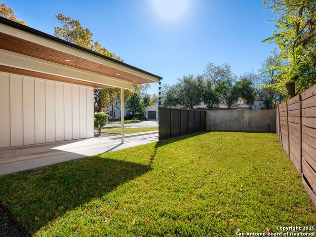 Listing photo id 23 for 512 Sacramento Dr, Unit A  A