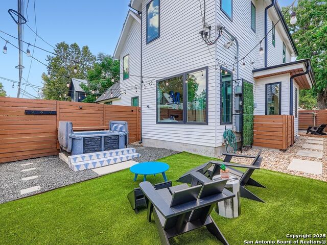 Listing photo id 1 for 512 Sacramento Dr, Unit A  A