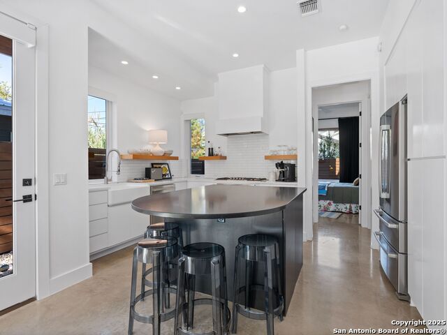 Listing photo id 6 for 512 Sacramento Dr, Unit A  A