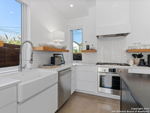 Listing photo id 7 for 512 Sacramento Dr, Unit A  A