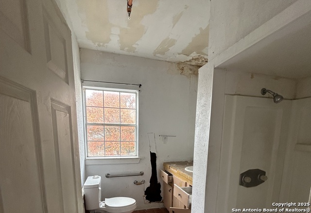 Listing photo id 10 for 903 West Craig Pl