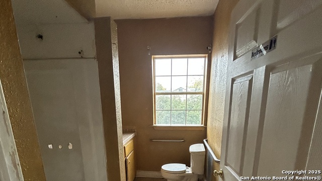 Listing photo id 12 for 903 West Craig Pl