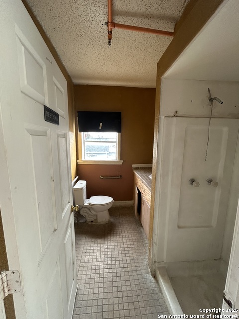 Listing photo id 13 for 903 West Craig Pl