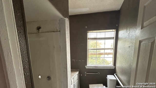 Listing photo id 16 for 903 West Craig Pl