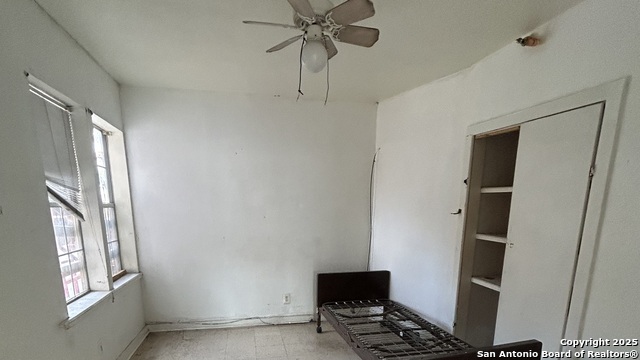 Listing photo id 17 for 903 West Craig Pl