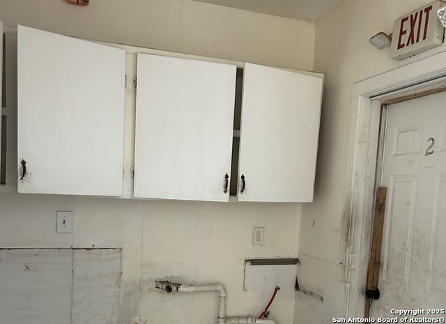 Listing photo id 18 for 903 West Craig Pl