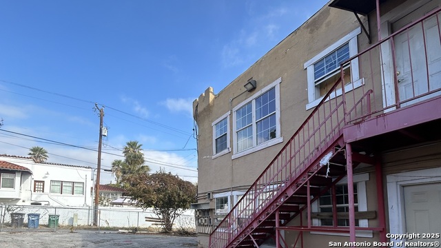 Listing photo id 19 for 903 West Craig Pl