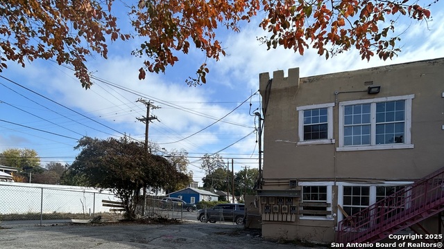 Listing photo id 20 for 903 West Craig Pl