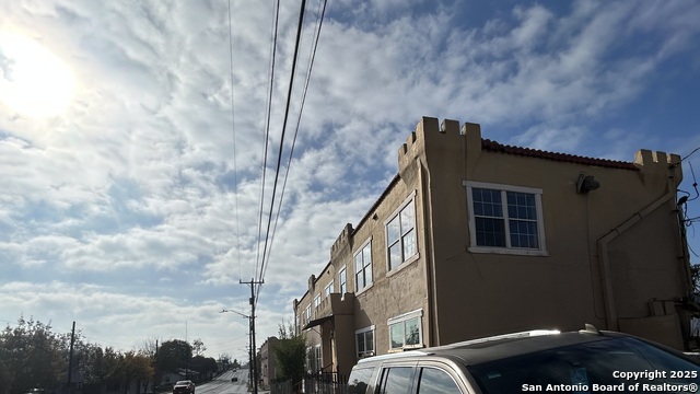 Listing photo id 22 for 903 West Craig Pl