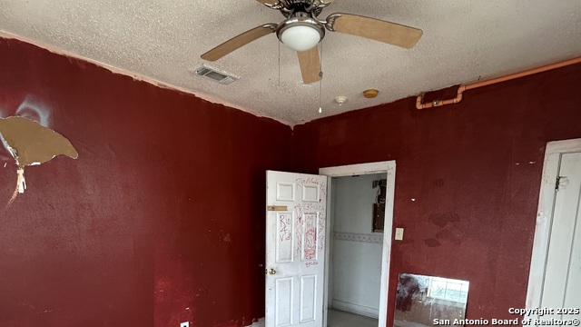 Listing photo id 26 for 903 West Craig Pl