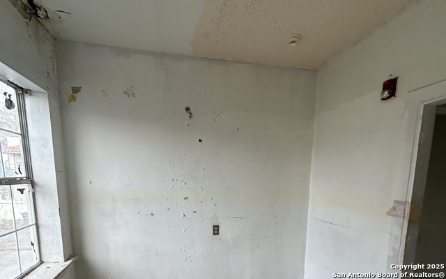 Listing photo id 27 for 903 West Craig Pl