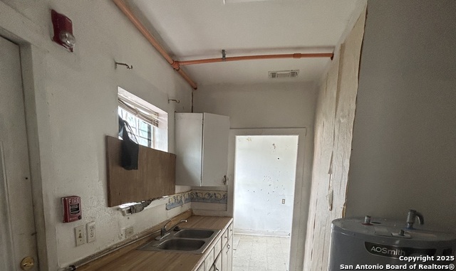 Listing photo id 28 for 903 West Craig Pl