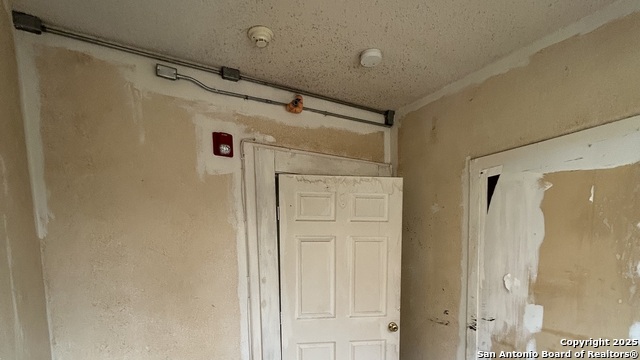 Listing photo id 31 for 903 West Craig Pl