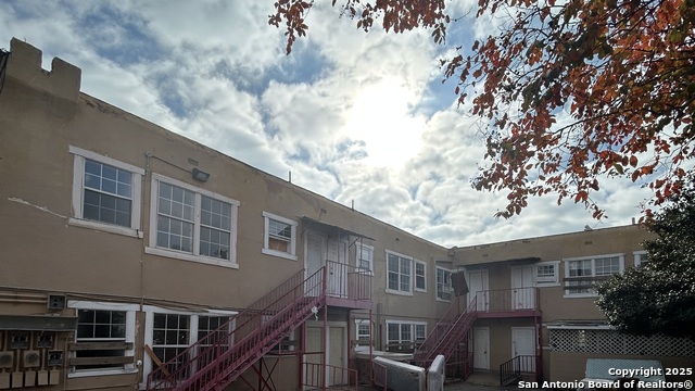 Listing photo id 2 for 903 West Craig Pl