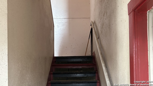 Listing photo id 4 for 903 West Craig Pl