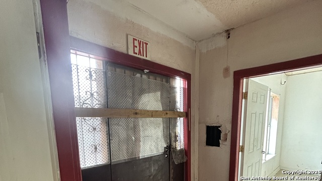 Listing photo id 5 for 903 West Craig Pl