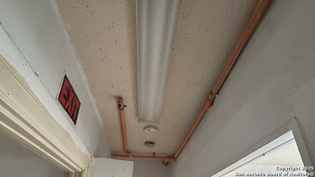 Listing photo id 6 for 903 West Craig Pl