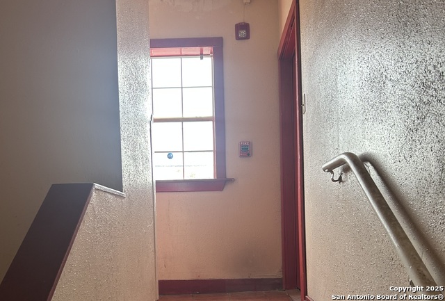 Listing photo id 7 for 903 West Craig Pl