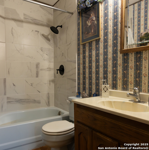 Image 12 of 26 For 324 Oak Ln  